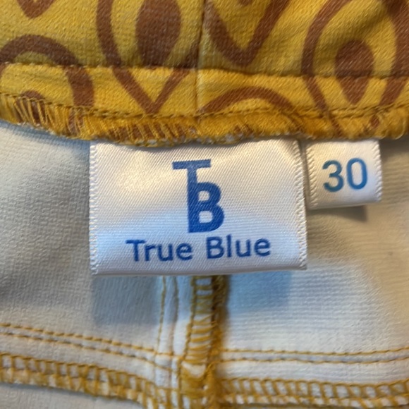 NWOT Men’s golden yellow and tan patterned short shorts, 5 inches, size 30 - Picture 6 of 6